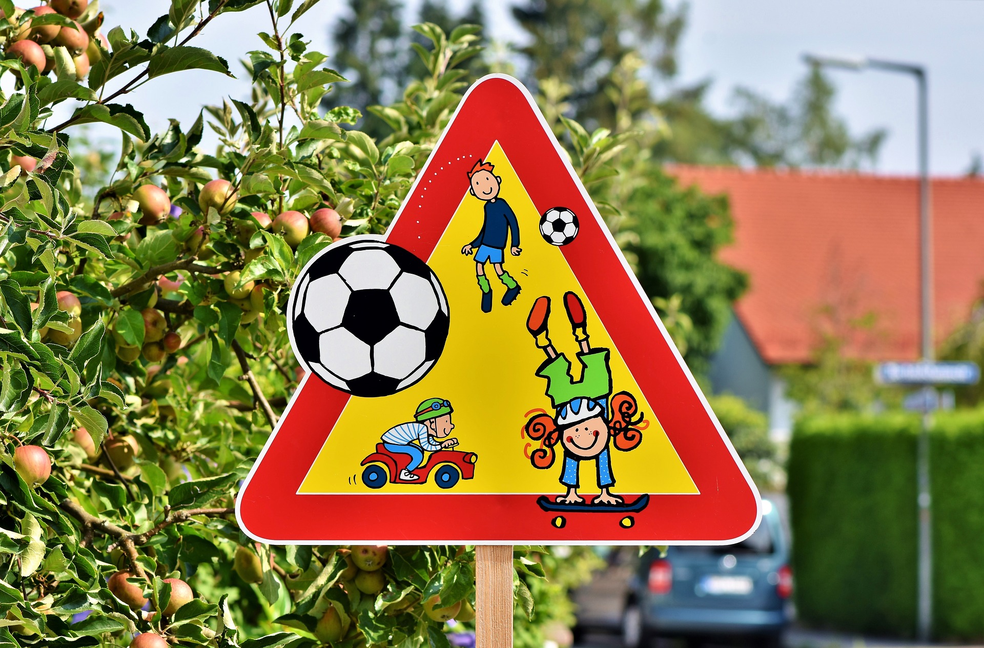 znak drogowy z dziećmi